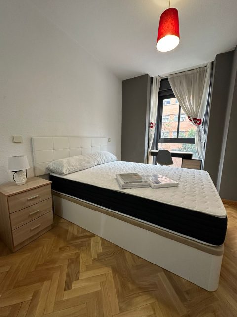 Calle ladera de los almendros